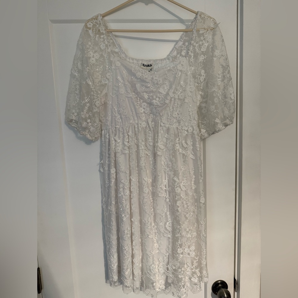 Arula Elegant White Lace Dress Size X